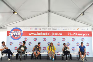 Manka Groove коллективи Къырымда Koktebel Jazz Party-2020 халкъара джаз фестивалининъ ачылувына багъышлангъан матбуат-конференция девамында
