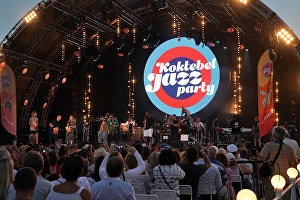 АКъШ-дан музыкаль коллектив (новоорлеан джаз/фанк) выступают Koktebel Jazz Party 16-нджы халкъара музыкаль фестивальде чыкъышта булуналарebel Jazz Party 2018. День первый