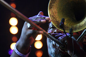 Rebirth Brass Band иштиракчиси Koktebel Jazz Party 16-нджы халкъара музыкаль фестивальде чыкъышта булунгъанда